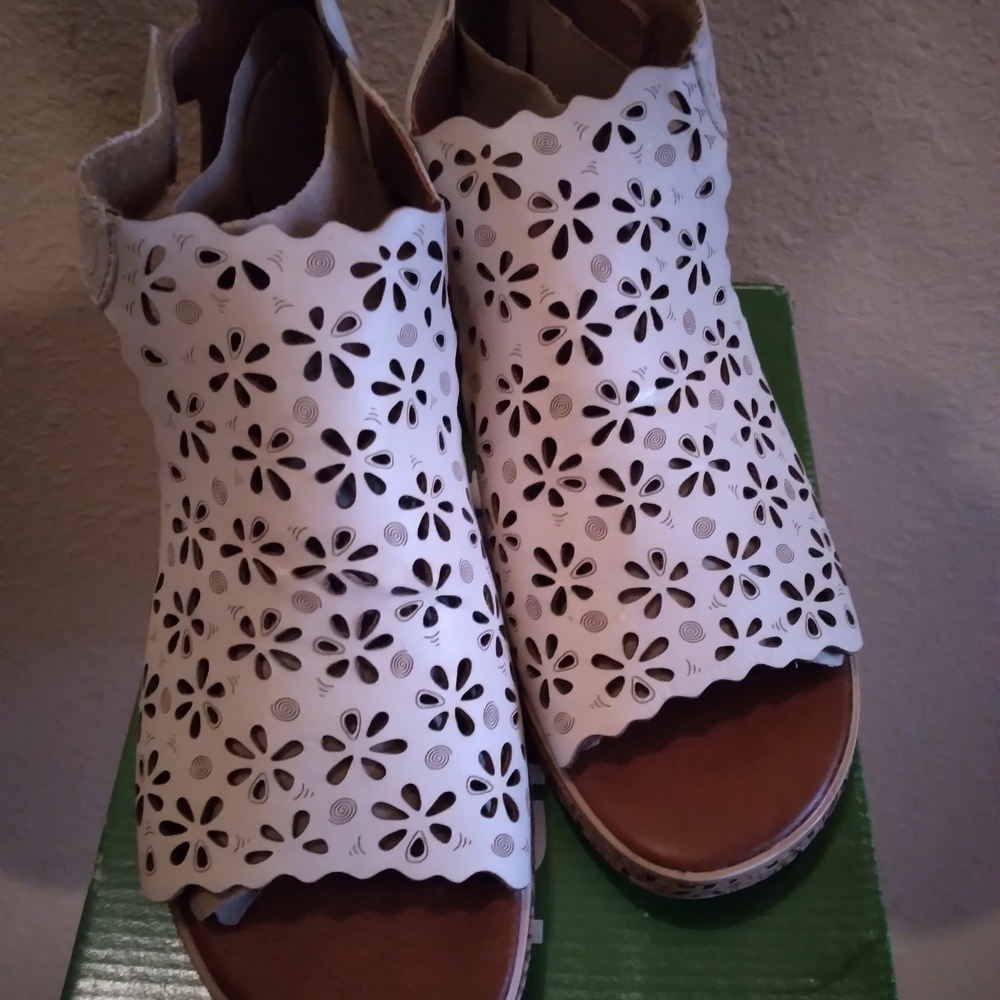 Remonte White Floral Sandals